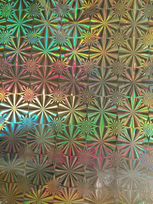 12 মাইক্রো পিইটি / 17 মাইক্রো বোফ হলোগ্রাফিক ধাতবাইজড প্রাইমার লেপ ইউভি প্রিন্টিংয়ের জন্য ব্যবহৃত